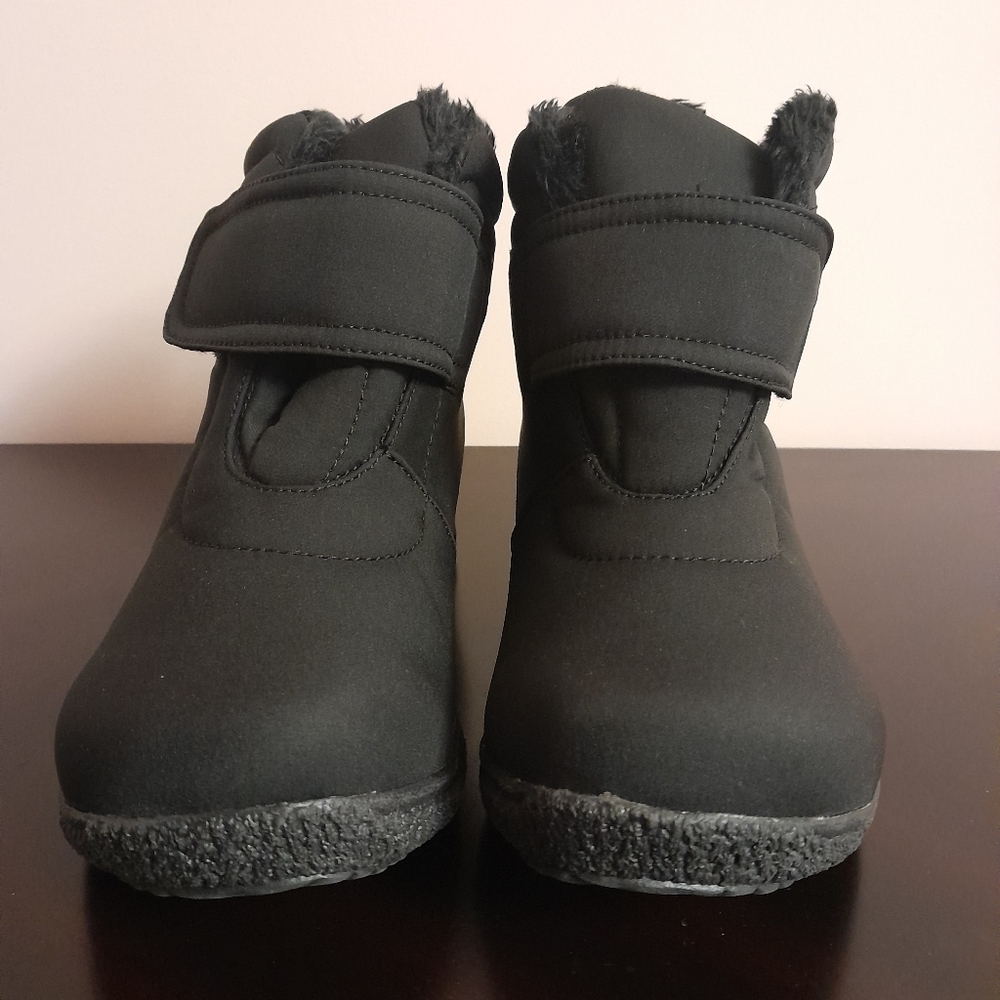 Propet Orthotic Strap Womens Boot 6.5 XX wide, NEW with No tag